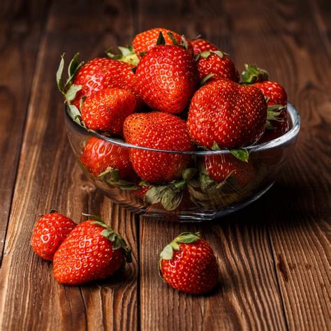 Premium Photo Bowl With Fresh Strawberries