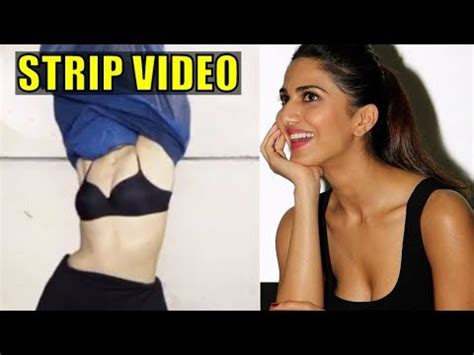 Omg Befikre Actress Vaani Kapoors Stripping Video Is Going Viral