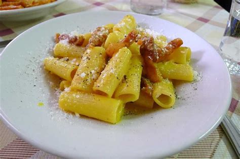 La Pasta Alla Carbonara Ricetta Storia E Curiosità Del Piatto Romano