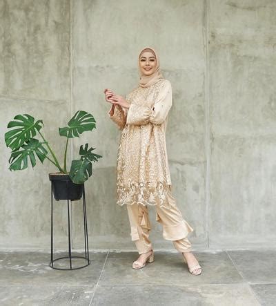 31 trend baju setelan hijab celana model terbaru harga 100 ribuan | setelan baju muslim homedress. 30+ Model Baju Pesta Setelan Celana - Fashion Modern dan Terbaru 2020 | PUSAT-MUKENA.COM Jual ...