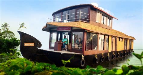 Alleppey Houseboats Or Kumarakom Houseboats Which Is The Best Option