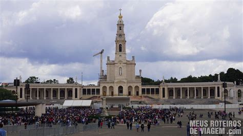 A procissão de velas no segundo ano de pandemia. A visita ao Santuário de Fátima, em Portugal | Meus ...