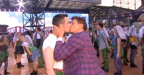 commonwealth games opening ceremony john barrowman s gay kiss politically motivated metro news