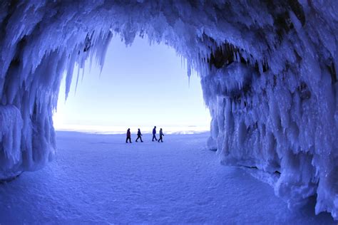 Lake Superiors Ice Caves Become Hot Tourist Draw Wsj