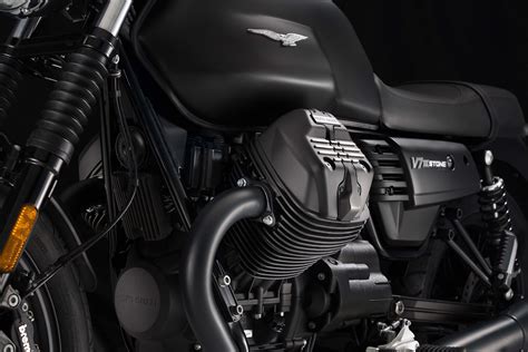 2017 Moto Guzzi V7 Iii Stone Preview Bons Rapazes
