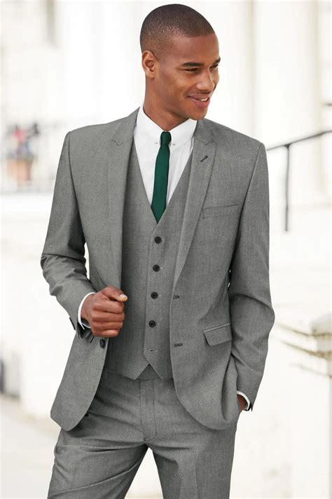 2018 Light Grey Men Suit Peaked Lapel Tuxedos Simple Classic Men Suits