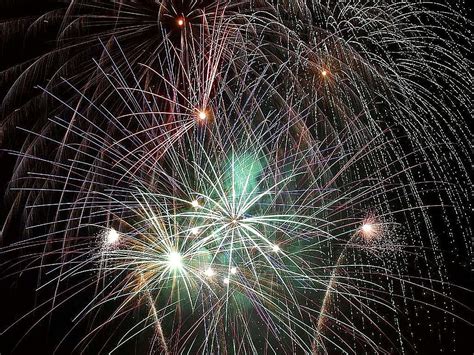 File:Celebration fireworks.jpg - Wikimedia Commons