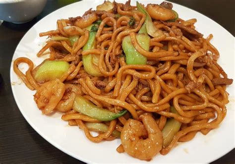 Check spelling or type a new query. Noodles fritti Shanghai immagine stock. Immagine di ...