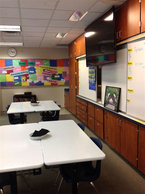 Mvcs Middle School Classroom With Dry Erase Whiteboard Desks