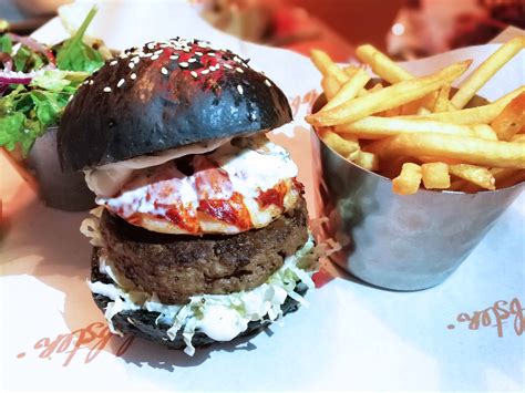 We craft prime cut burgers, serve wild, fresh atlantic lobsters and shake up a tempting cocktail list. First-Ever Burger & Lobster Outlet In Southeast Asia Now ...