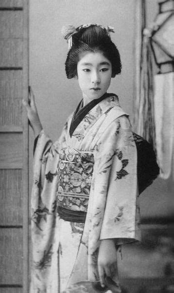 the kimono gallery — early 1890 s japan photography by ogawa k japanese photography