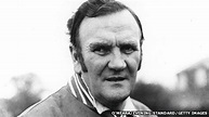 Don Revie statue unveiled 40 years after FA Cup victory - BBC News