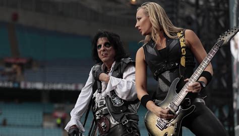 Alice Cooper Guitarist Nita Strauss Leaving The Band After Almost A