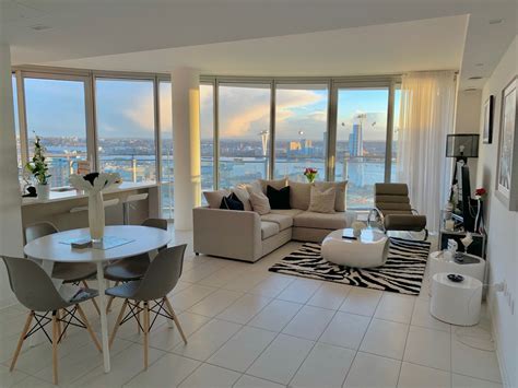 R842 - Luxurious Apartment with River Views | Locations London