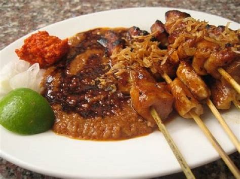Resepi ayam masak merah yang ini diambil dari blog ana suzana yang dipelajari dari ayahnya yang merupakan seorang tukang masak bagi majlis kenduri kawin yang tersohor di kampung beliau. Resepi Satay Ayam Kuah Kacang Paling Lazat - Bidadari.My
