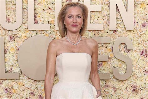 Gillian Anderson Wears A Dress Embroidered With Vaginas Photos