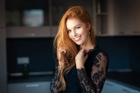 wallpaper wanita model si rambut merah tersenyum rambut panjang lods franck 2048x1367