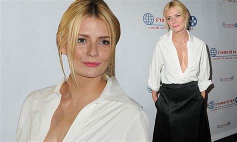 Mischa Barton Seen At Hollywood Screening For First Time After Suing Her Mother Daily Mail Online