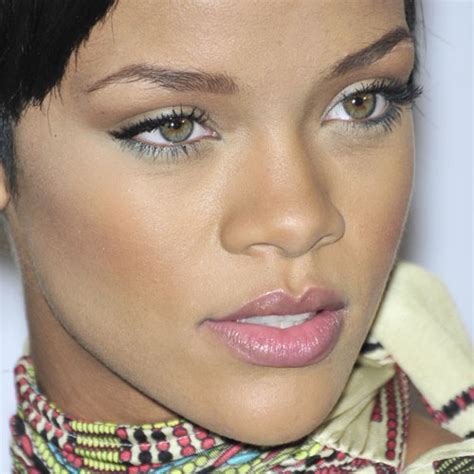 rihanna makeup black eyeshadow nude eyeshadow and blue lipstick steal her style