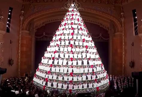 Americas Tallest Singing Christmas Tree Is Muskegon Must See