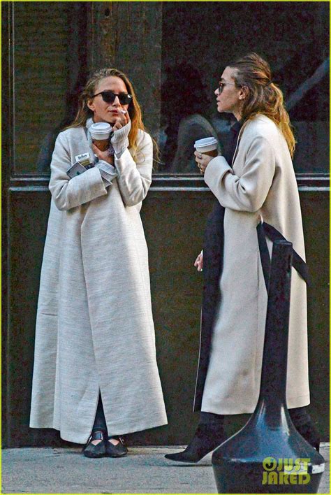 Mary Kate Olsen Shows Off Simple Gold Wedding Band In Nyc Photo