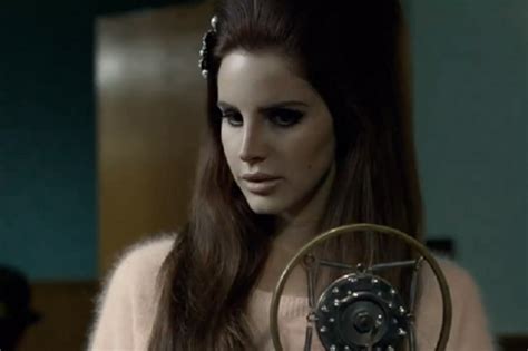 Watch Lana Del Rey Sing ‘blue Velvet In Mohair For Handm Spin