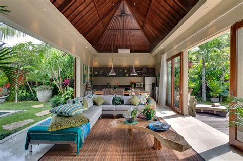 It has 2 bedrooms with en suite inside the villa and 1 external bedroom en suite in the magnificent sun drenched gardens. Villa Eshara II - 2-Bedroom Villa, Seminyak, Bali ...