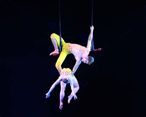 Cirque Du Soleil Totem Fixed Trapeze Duo Celebrity And Red Carpet