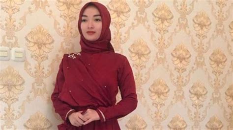 Tampil Pakai Hijab Lagi Zaskia Gotik Banjir Pujian