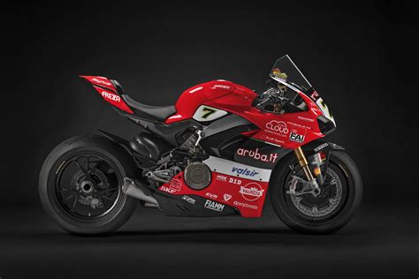 spicy meatballs the panigale v4 looks good in race livery asphalt and rubber