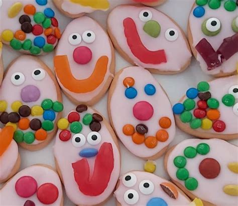 Diy Decorated Funny Face Biscuits Bunch