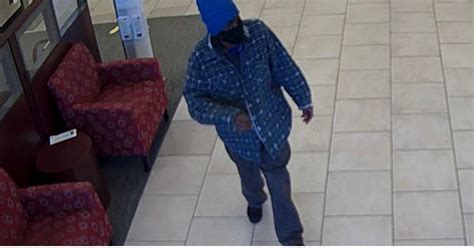 Do You Recognize This Man Fbi Releases Photos Of Pompano Beach Bank Robbery Suspect Cbs Miami