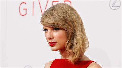 Taylor Swift Announces Her First Official Pop Album Debuts New Single