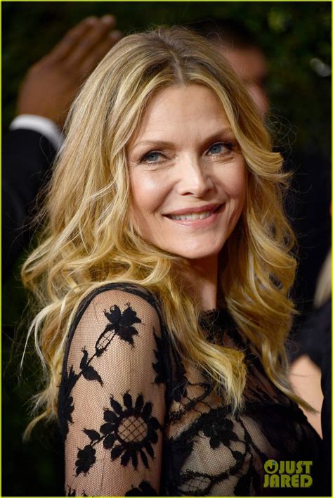 Michelle Pfeiffer Looks Beautiful In Black On The Emmys 2017 Red Carpet