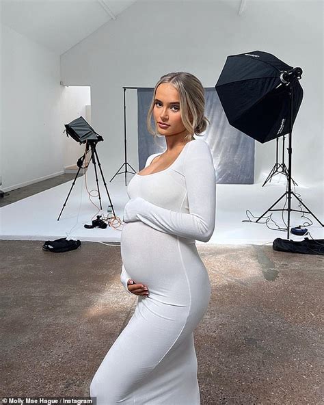 Pregnant Molly Mae Hague Stuns In A New Video For Prettylittlething