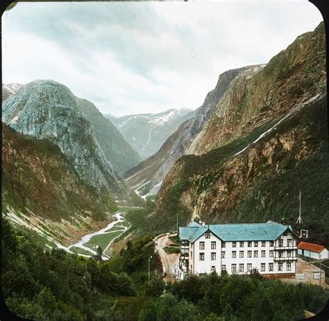 Stunning Colorized Pictures Of Everyday Life In Norway From Between The