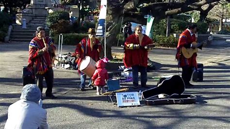 Peruvian Flute Band in Ueno Park, Japan - YouTube