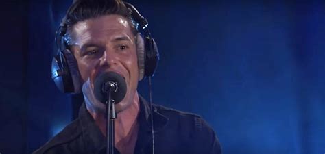 The Killers Perform A Gorgeous ‘mr Brightside’ On Bbc Radio One Live Lounge Leo Sigh