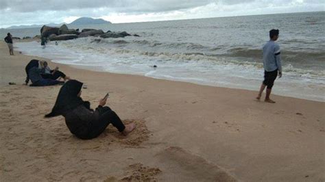 Objek Wisata Pantai Alami Peningkatan Pengunjung Pengelola Tambah