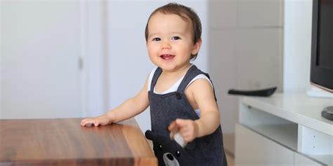 Perkembangan Bayi 10 Bulan Si Kecil Sudah Bisa Apa