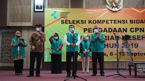 Menteri kesehatan ri budi gunadi sadikin mengungkapkan bahwa oksigen yang ada di rumah sakit masih cukup. Menkes Tinjau Pelaksanaan Tes SKB CPNS Kemenkes - Sehat ...