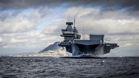 #westrikefromthesea⚡⚓ sister ship to @hmspwls. Royal Navy's newest carrier HMS Queen Elizabeth ready for ...