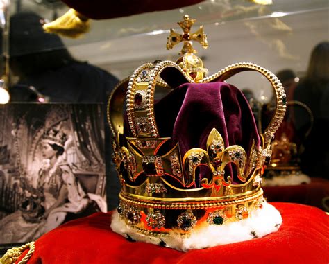 British Crown Jewels Buried In Biscuit Tin To Hide Them From Nazis