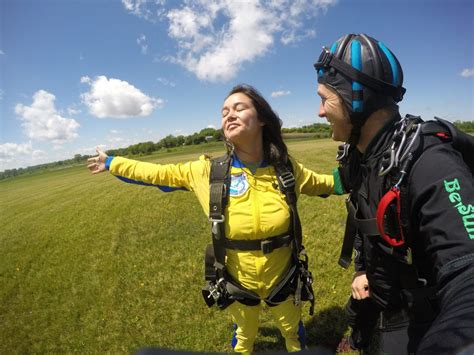 What To Wear Skydiving In Summer The Ultimate Guide Curated Taste