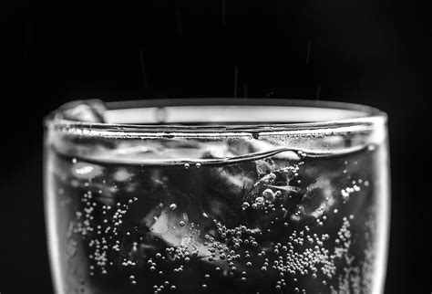 A 20 cts al litro. L'acqua gasata fa bene? Sì! Idrika ti spiega perché