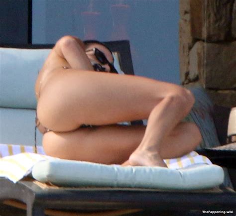 Kourtney Kardashian Nude Pics Vids The Fappening
