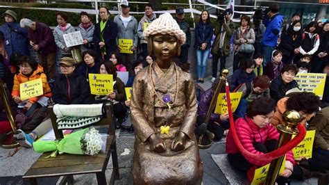 japan south korea reach landmark deal on ww2 comfort women