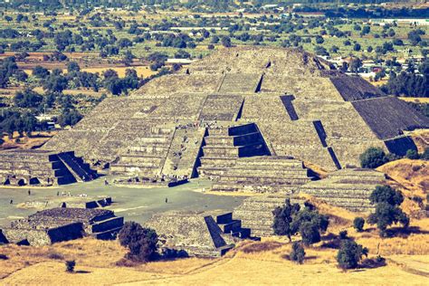 Las Pirámides Del Sol Y La Luna En Teotihuacán México