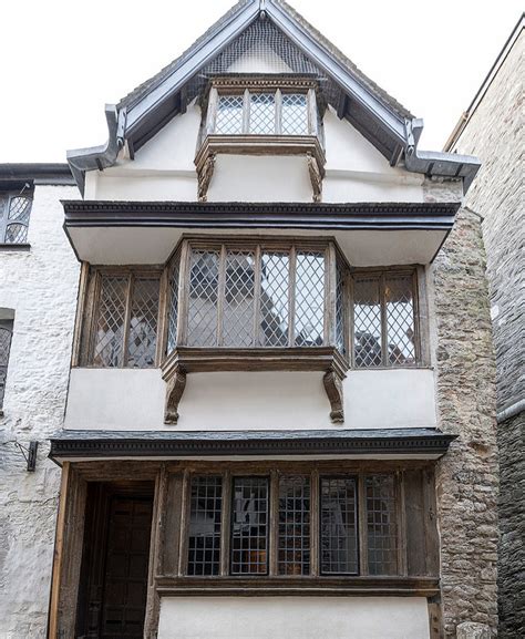 A Restored 400 Year Old Elizabethan Boarding House Reopens In Devon