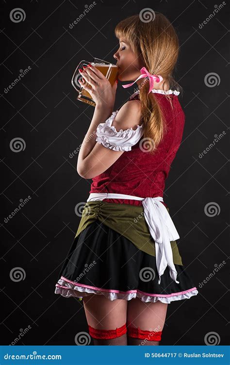 Sexy Frau Oktoberfest Trinkt Bier Stockbild Bild Von Kultur Bier 50644717